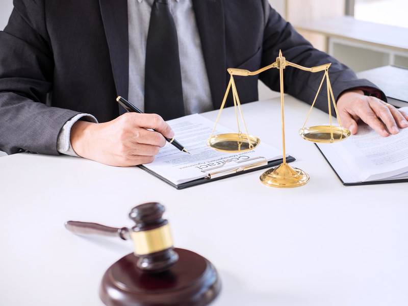 上海工伤律师解读：上班时间被打伤是否算工伤及受伤赔偿问题